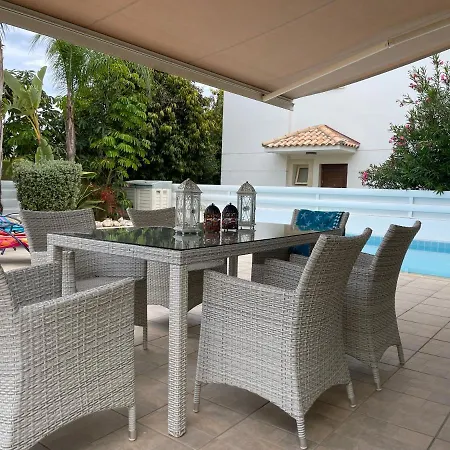 Zoe's By Turtle Bay *