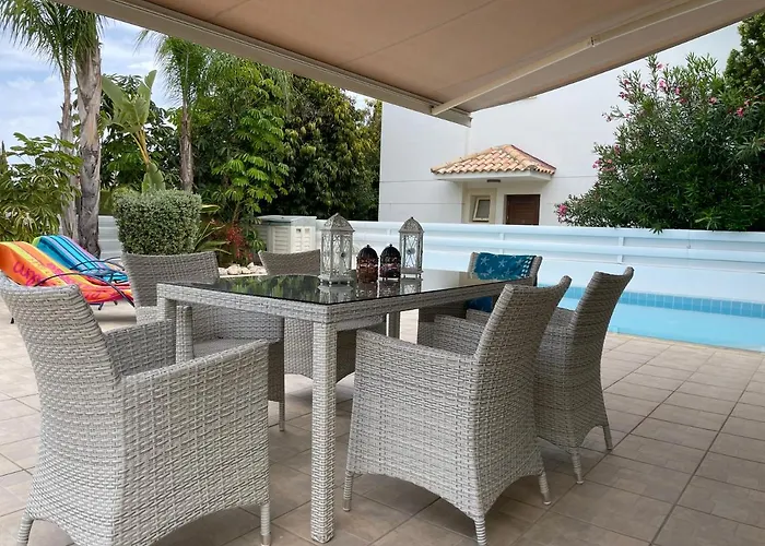 Zoe's By Turtle Bay *